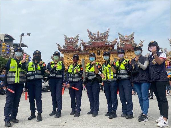  屏東迎王祭典   東港警分局成立女警服務隊超吸睛/ 台銘新聞網
