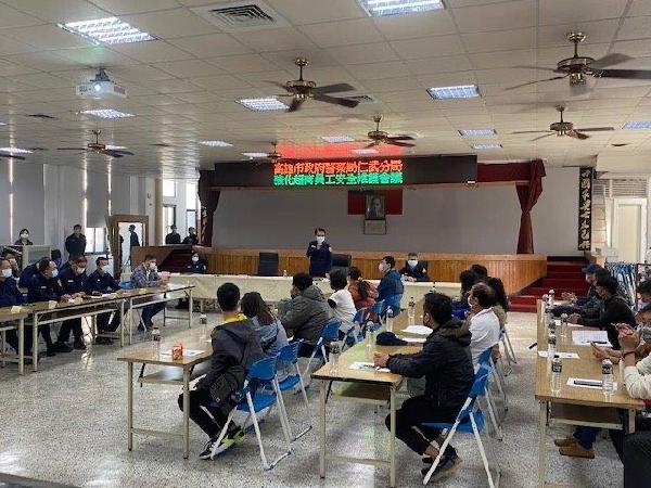 仁武分局舉辦超商座談會 強化超商員工安全維護宣導 / 台銘新聞網