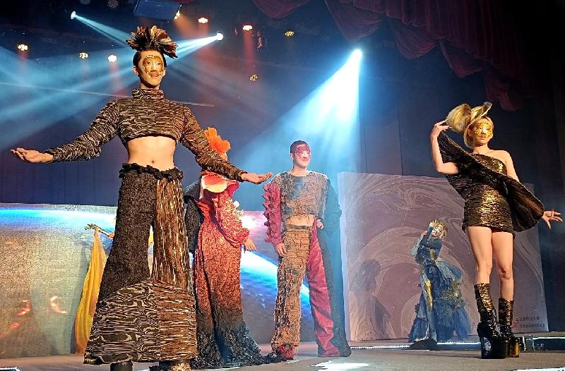 正修妝彩動靜態畢展光彩奪目  彩妝組視覺華麗  妝品組萃取創意 / 台銘新聞網