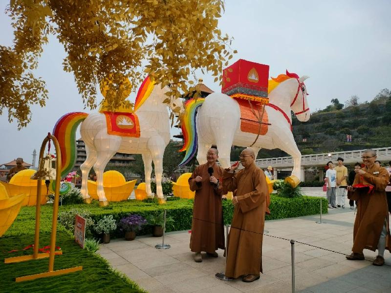 佛光山春節平安燈  傳燈六十   百年仰望　馬年新春必走景點 