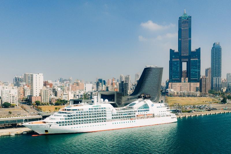 三井海洋郵輪富士號   高雄港迎接今年首艘首航郵輪  