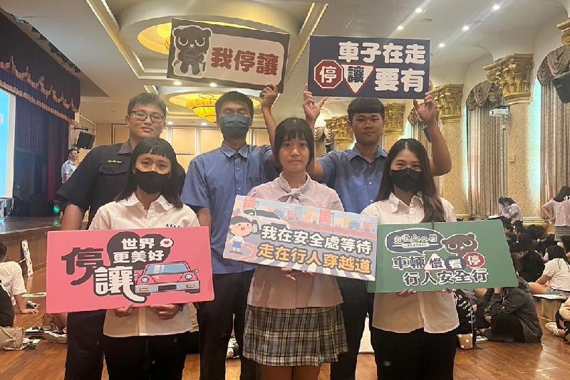 交通安全月 東港警校園宣導交安及防詐資訊 / 台銘新聞網