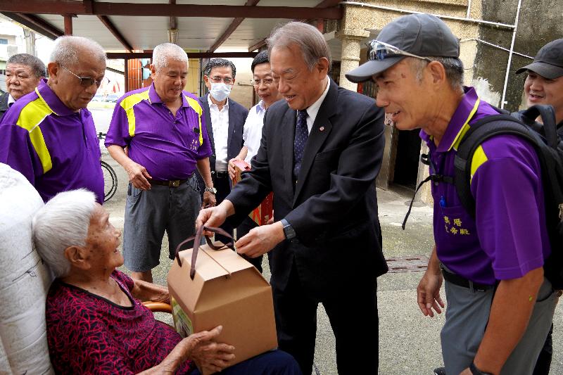 正修端午傳粽情 贈粽居民長輩 樂活新林園 / 台銘新聞網