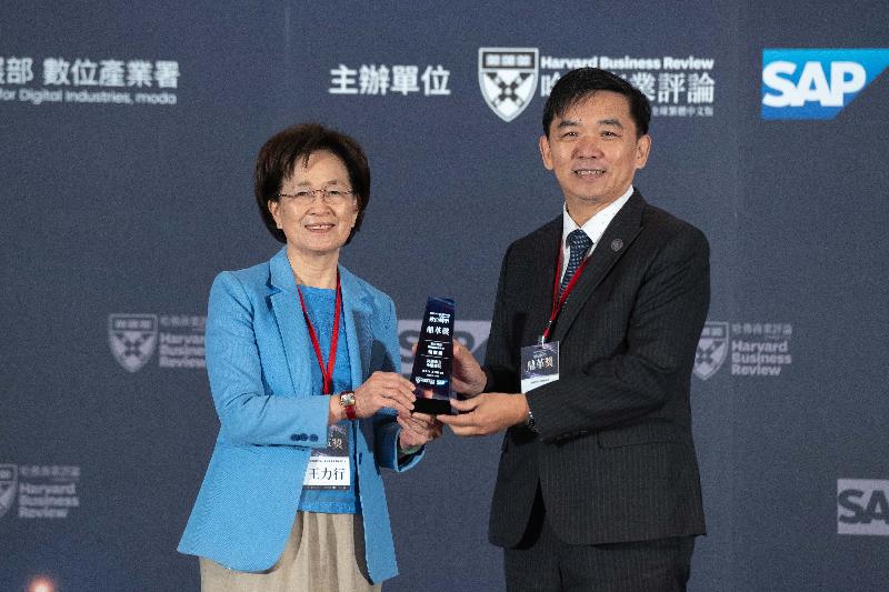 小港醫院榮獲哈佛商業評論「數位轉型鼎革獎」二項大獎 / 台銘新聞網