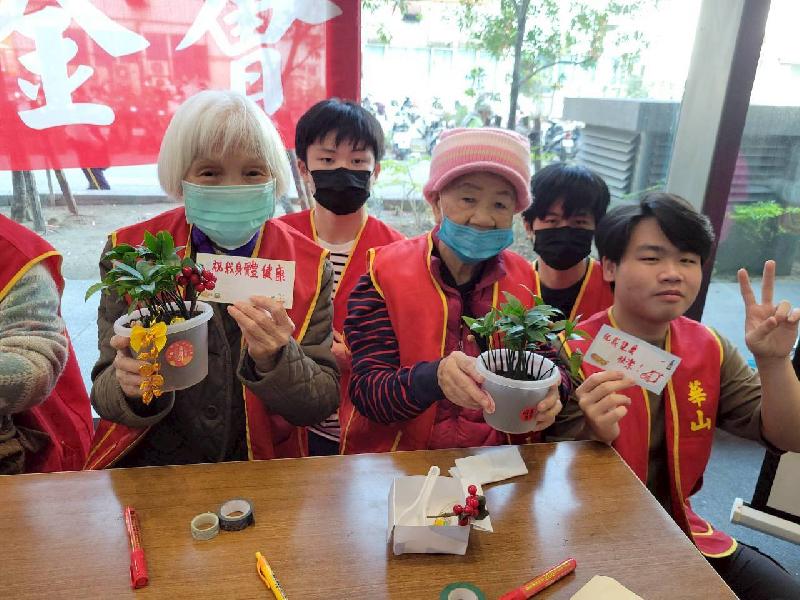 小港醫院響應愛心年菜勸募    攜手華山基金會18週年茶會 