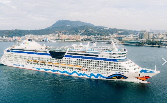 雙郵輪   愛達郵輪「愛達女神」、麗星郵輪「探索星號」同日靠泊高雄港  