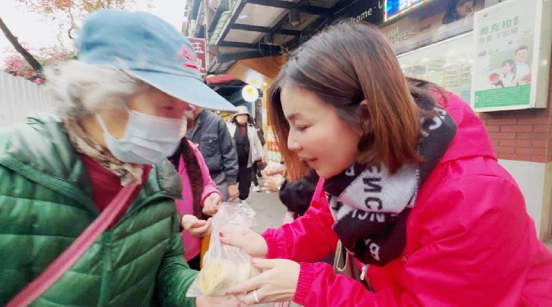 冷氣團來襲　心潮麗天協會關懷街友  藝人衣宸、兆群響應同行　發熱食送暖 