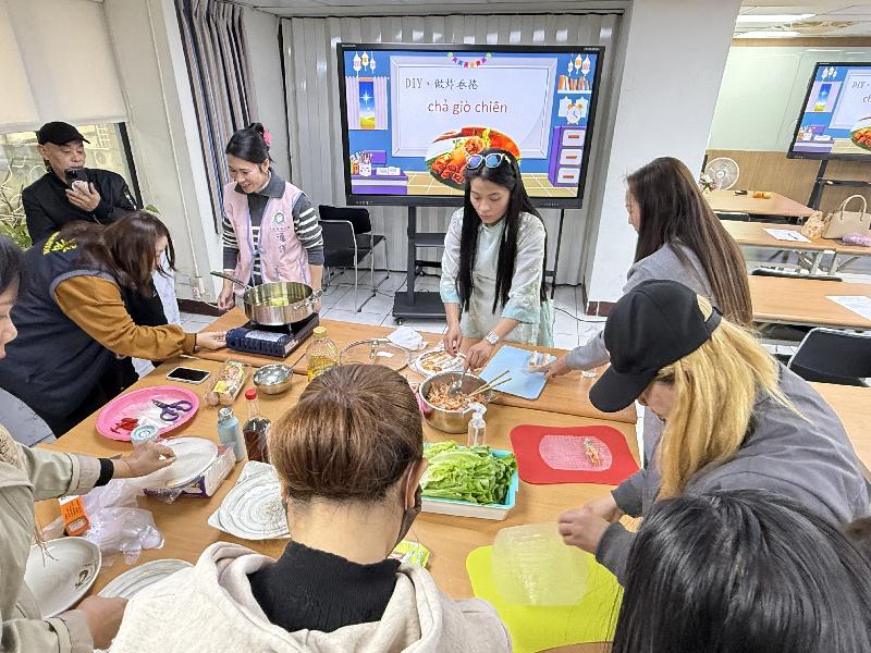  移民署邀新住民分享考照獲得獎勵金   加碼手作越式炸春捲