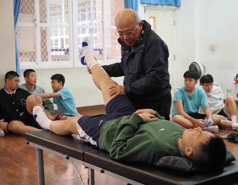 近80歲  正修林泉輝圓博士夢   深耕整復逾40年癒頑困 / 台銘新聞網