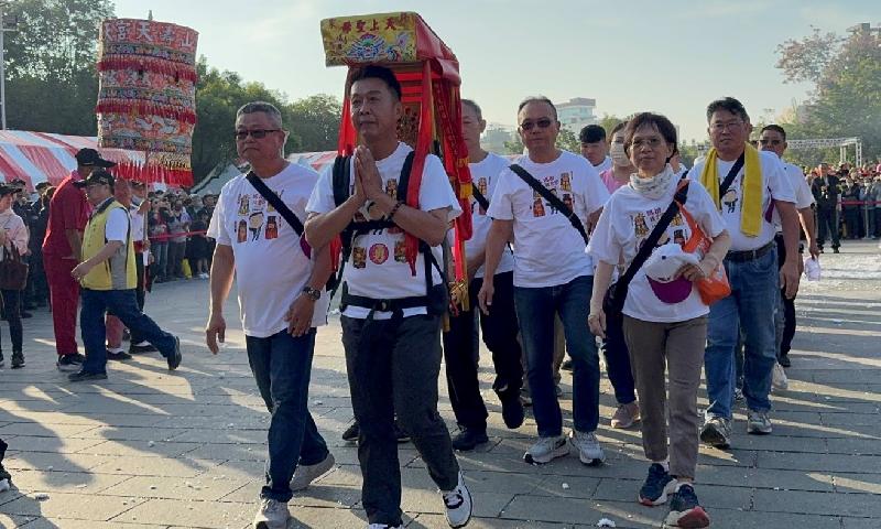 許智傑打出「夫人牌」  國中同學的夫人說「他眼中的先生」引爆網友熱議 