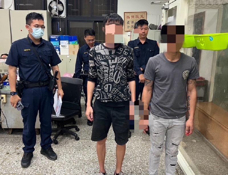 屏東縣東港警取締酒駕   查獲大量毒品、子彈及槍枝零件 / 台銘新聞網