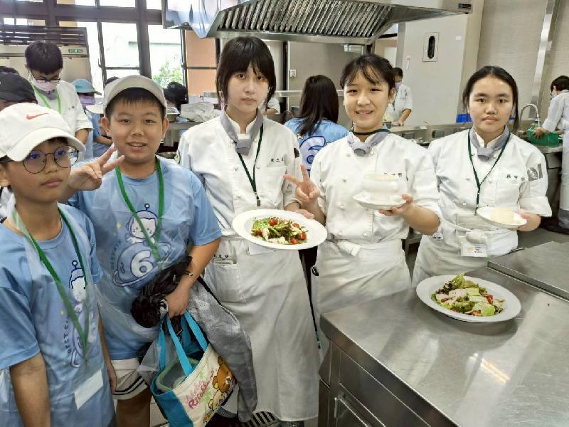  高餐大師培生攜手餐大附中    帶領國小學童揭開「美味黃金秘訣」