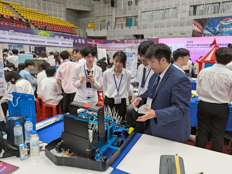 正修科技大學「AI 自動撿羽毛球機」  展現研發能量與教育成果 / 台銘新聞網