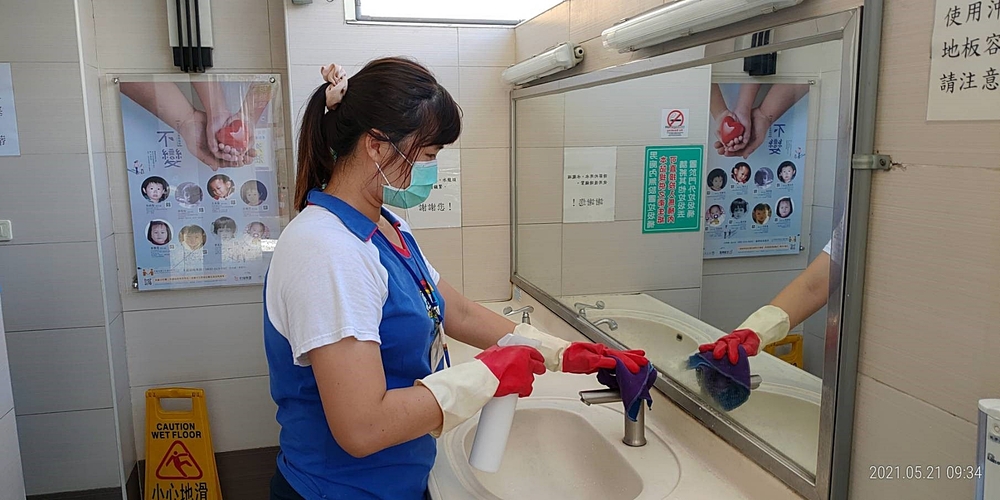 台灣中油進出防疫採實聯制管理 加油如廁戴口罩保持社交距/台銘新聞網