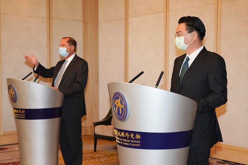 外交部長吳釗燮與美國衛生部長阿札爾會談/台銘新聞網