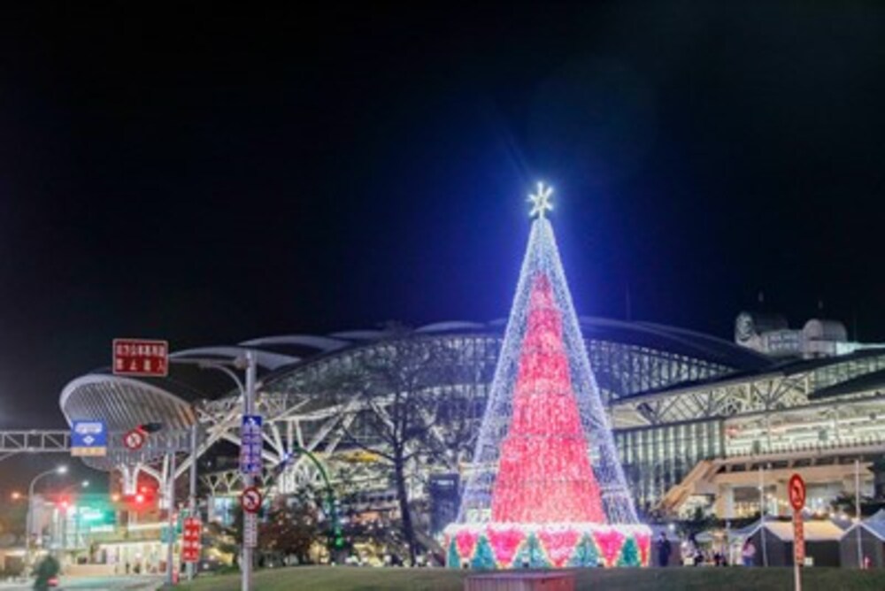 台中耶誕今晚點燈 11米高「禮讚之樹」照亮舊城夜空/台銘新聞網