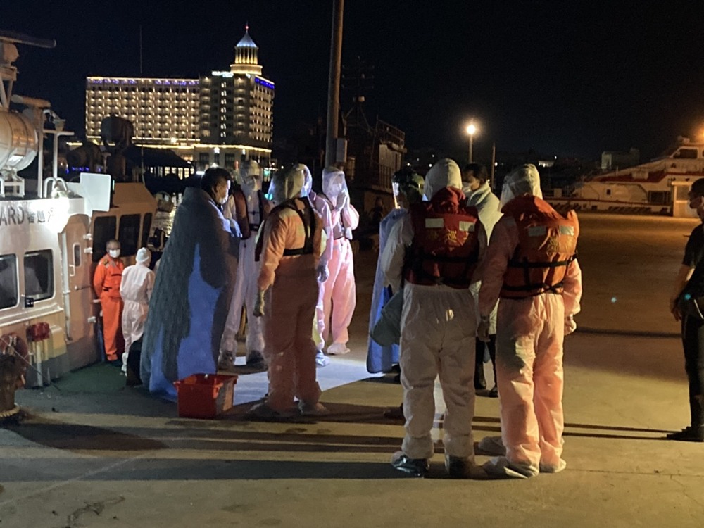 四位潛水獲救國海院研究人員安全返回/台銘新聞網
