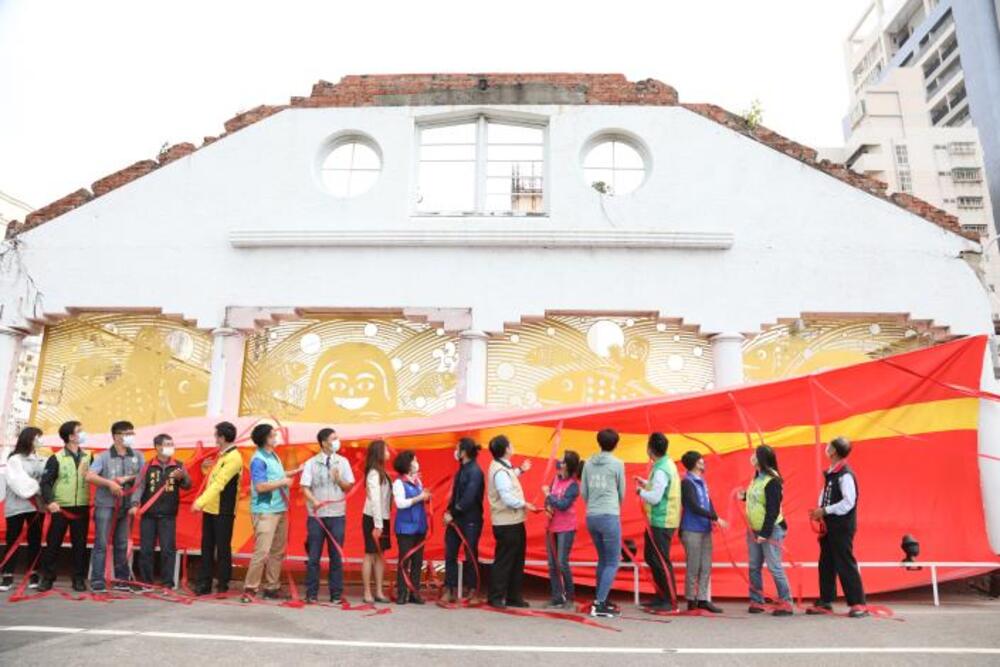 台南創造市區新興打卡點　黃偉哲為舊魚市場「大海的寶物」藝術牆/台銘新聞網