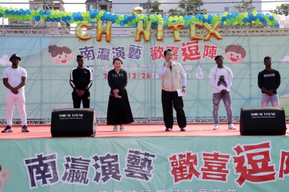 黃偉哲出席佳尼特國際兒童藝陣節 為兒童藝陣的表演喝采/台銘新聞網