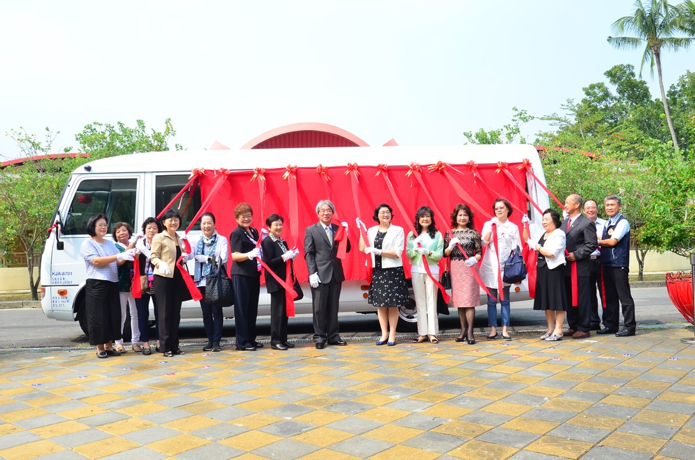岡山榮家慶祝榮民節「有彩蛋」   募得婦聯會捐贈中型巴士一輛/台銘新聞網